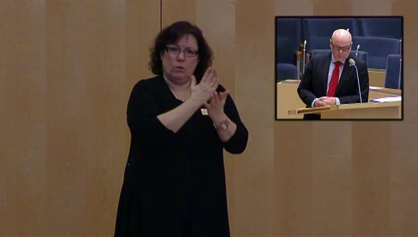 Stillbild från Interpellationsdebatt: Interpellationsdebatt: Teckenspråkstolksutbildningens framtid - teckenspråkstolkad