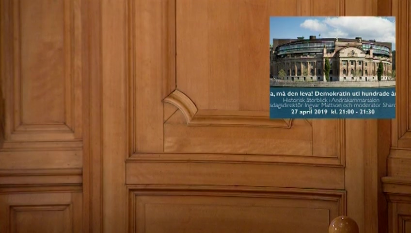 Stillbild från Öppet hus: Öppet hus: Ja, må den leva! Demokratin uti hundrade år - teckenspråkstolkad