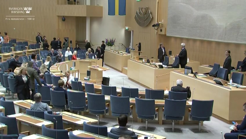 Stillbild från Partiledardebatt: Debate between party leaders