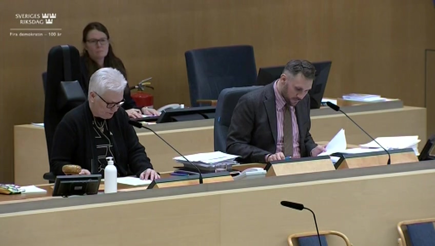 Stillbild från debatten i kammaren