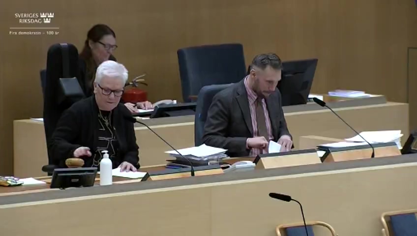 Stillbild från debatten i kammaren