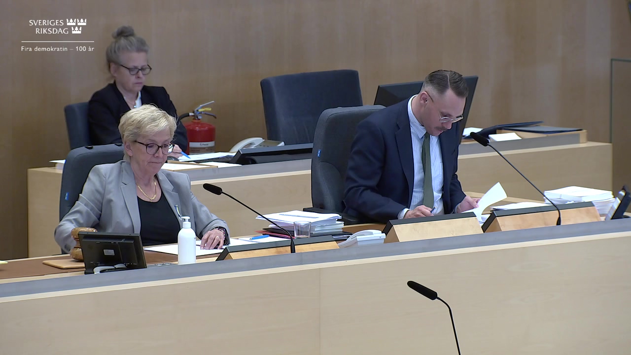 Stillbild från debatten i kammaren