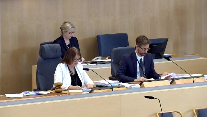 Stillbild från debatten i kammaren