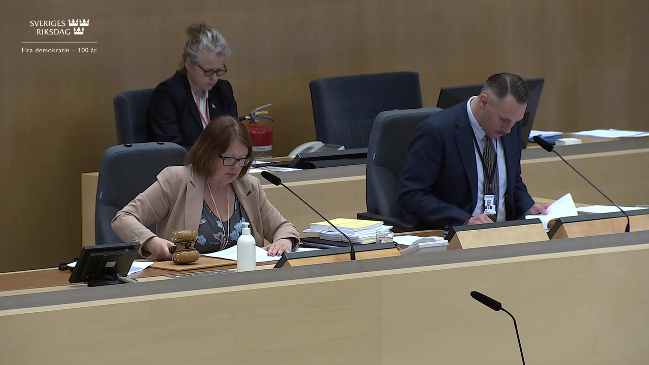 Stillbild från debatten i kammaren