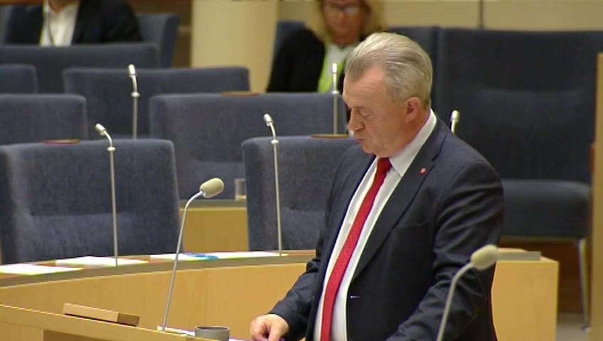 Stillbild från Interpellationsdebatt: Anmälningsplikt för åtelkamera