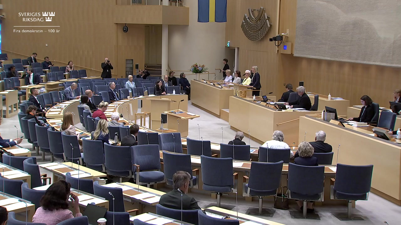Stillbild från Partiledardebatt: Debate between party leaders
