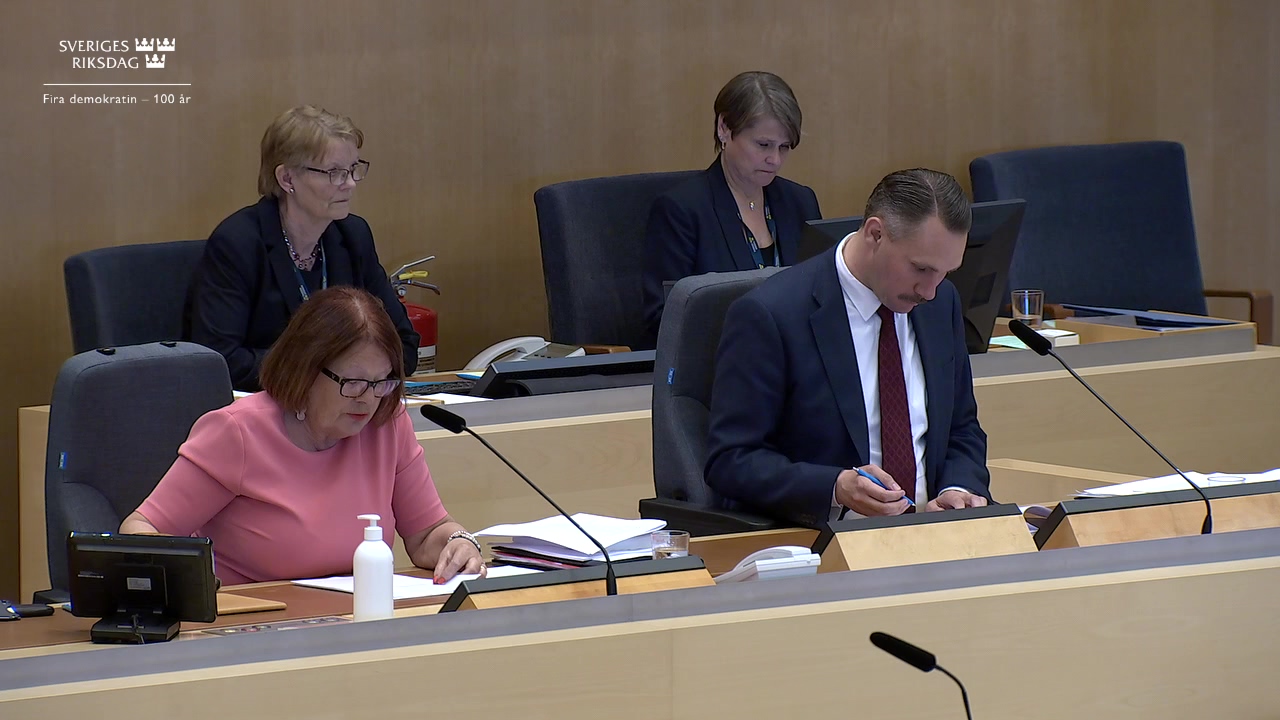 Stillbild från debatten i kammaren