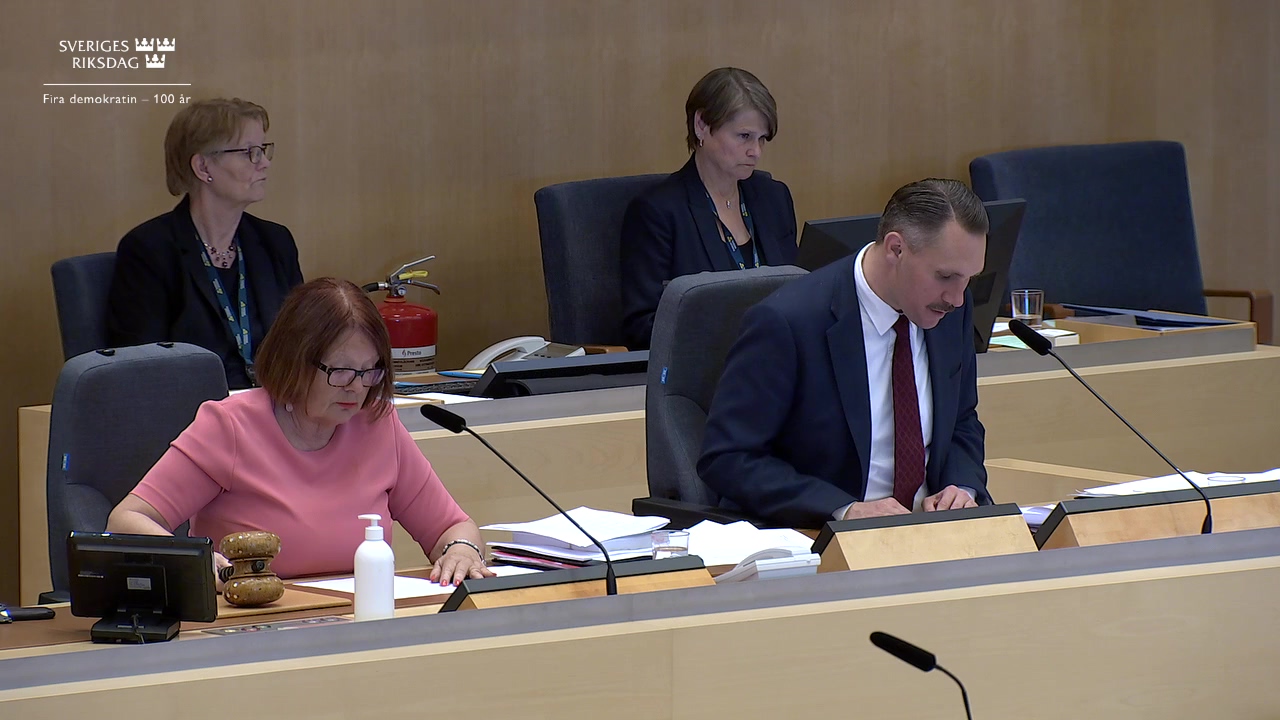 Stillbild från debatten i kammaren