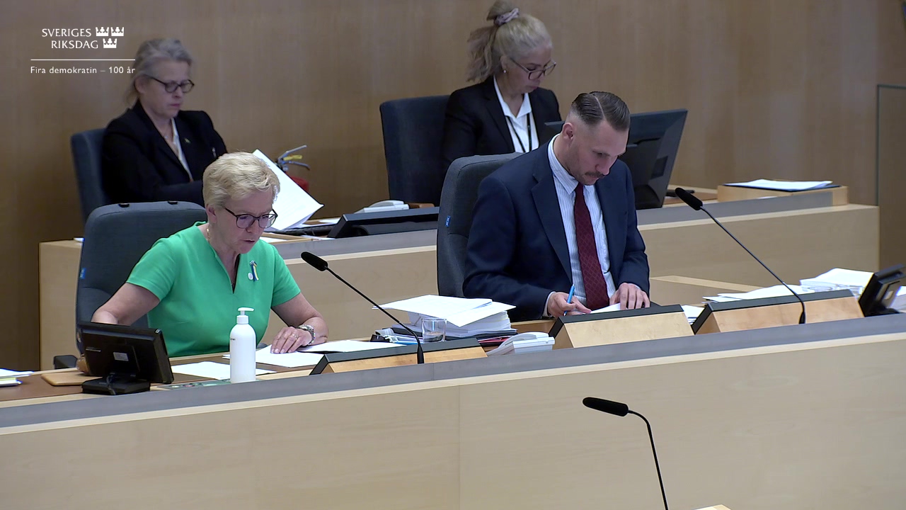 Stillbild från debatten i kammaren