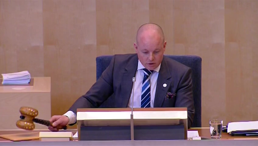 Stillbild från debatten i kammaren