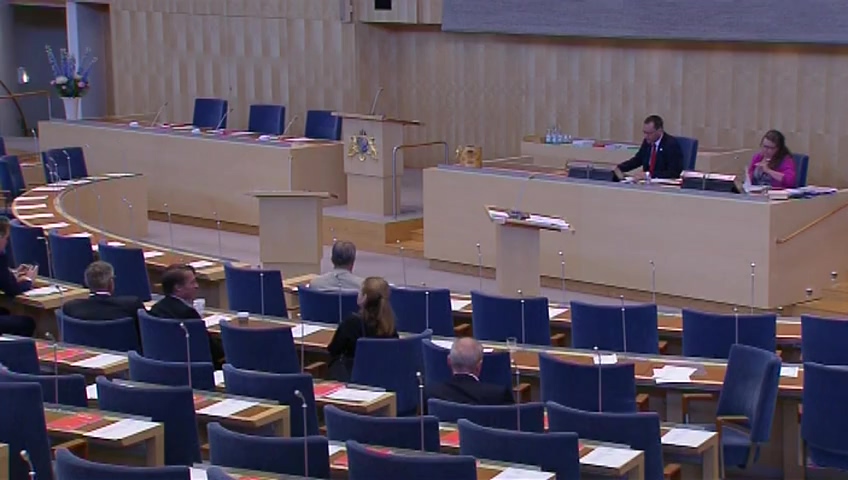 Stillbild från Debatt om förslag: Uppskov till 2014/15 års riksmöte med behandlingen av vissa ärenden