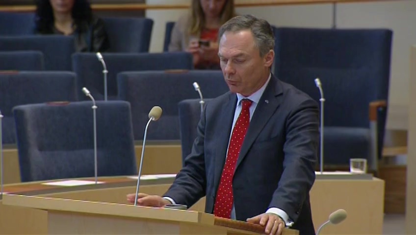 Stillbild från Interpellationsdebatt: Behovet av likvärdig digital utbildning i skolan