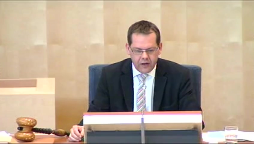 Stillbild från debatten i kammaren