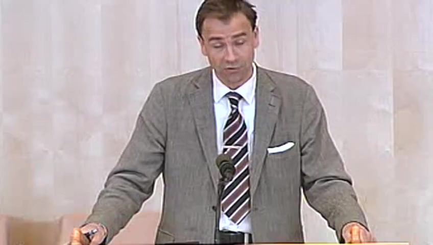 Stillbild från Debatt om förslag: Renovering och modifiering av artillerisystemet Haubits 77B
