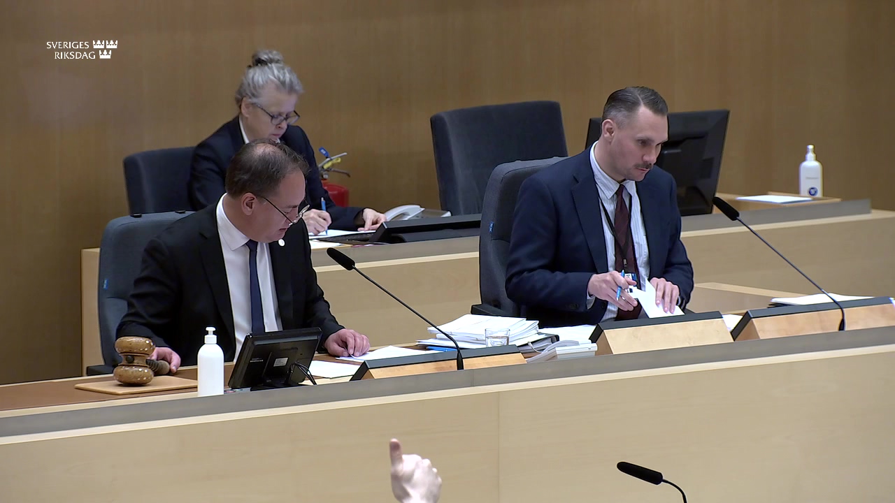 Stillbild från debatten i kammaren