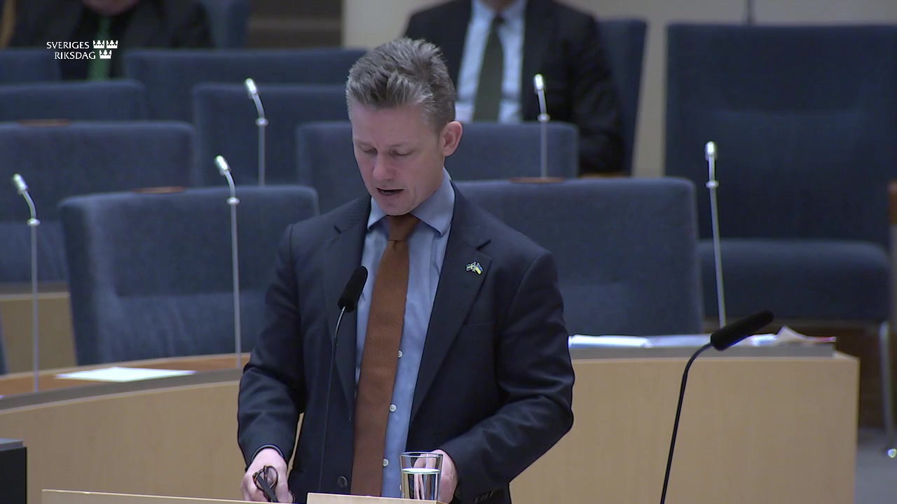 Stillbild från Interpellationsdebatt: Stridsdugliga brigader