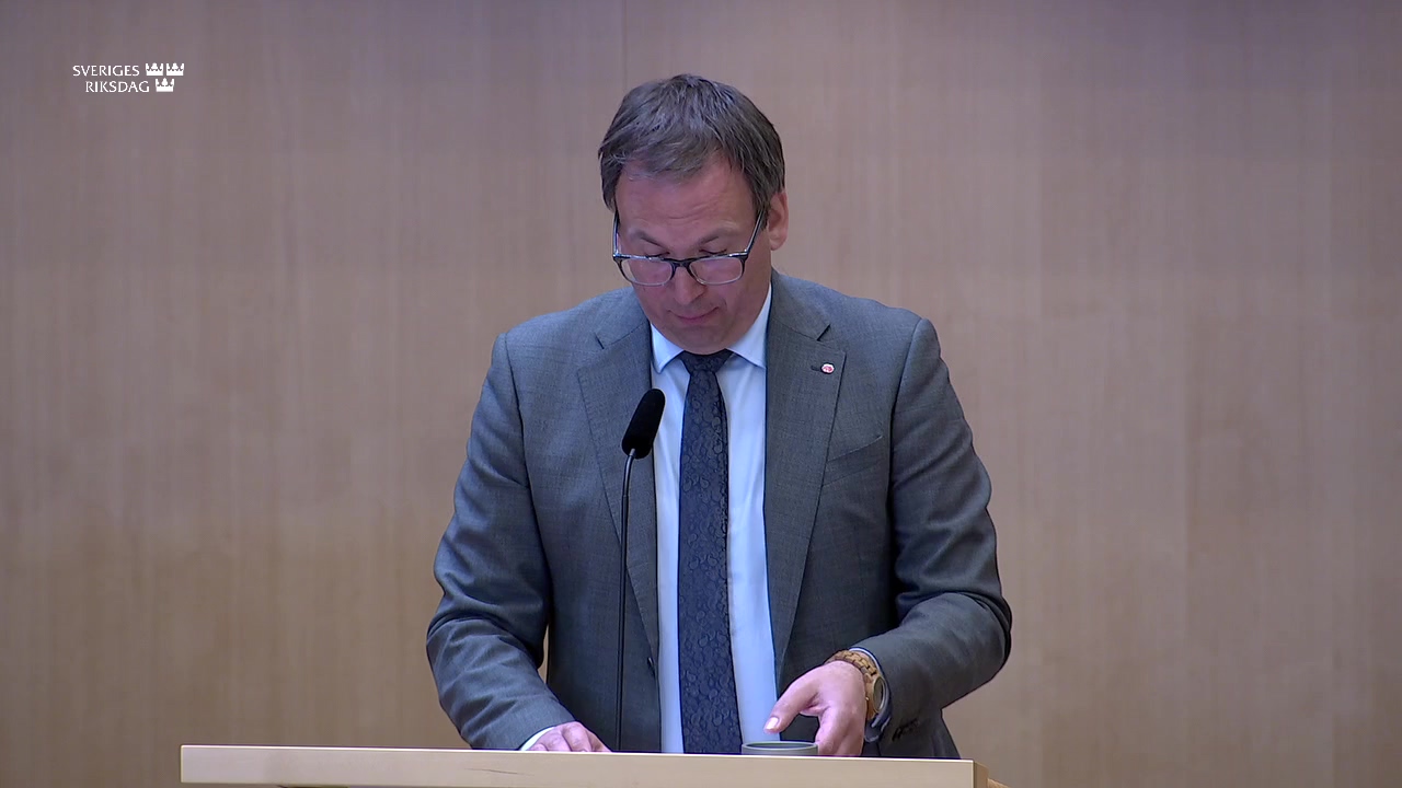 Stillbild från Debatt om förslag: Tillfällig skattefrihet för förmån av laddel på arbetsplatsen