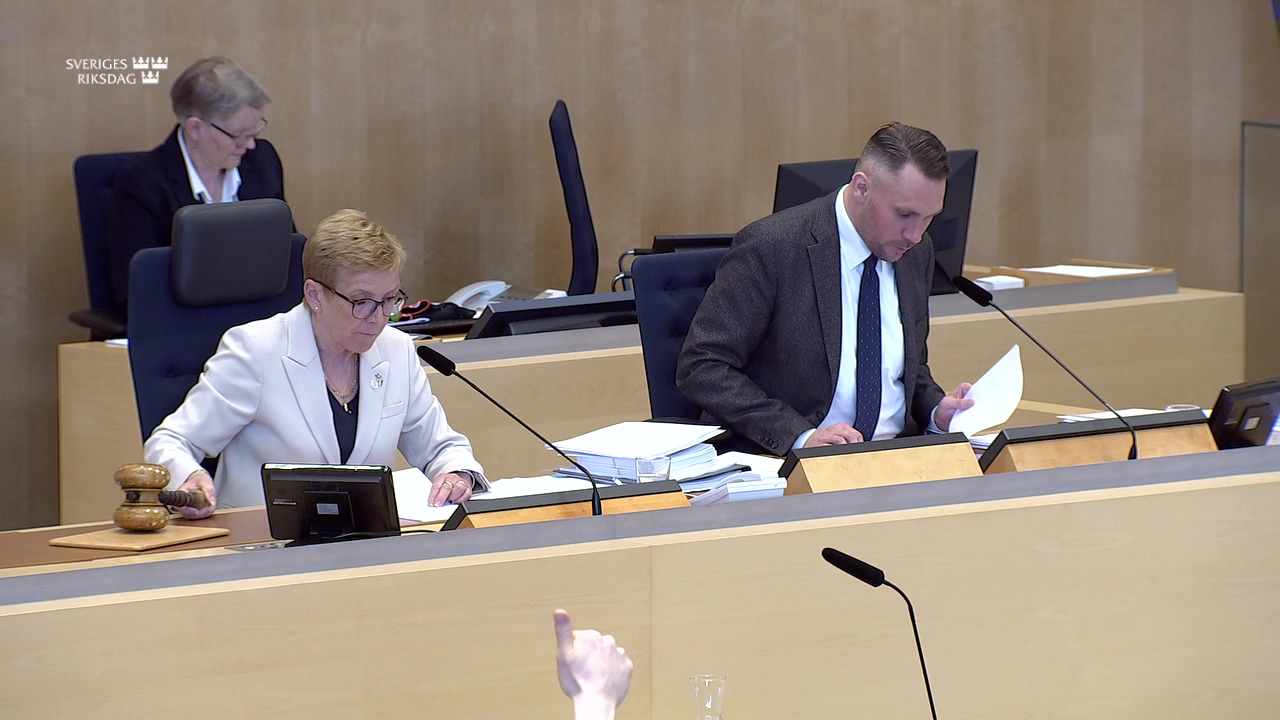 Stillbild från debatten i kammaren