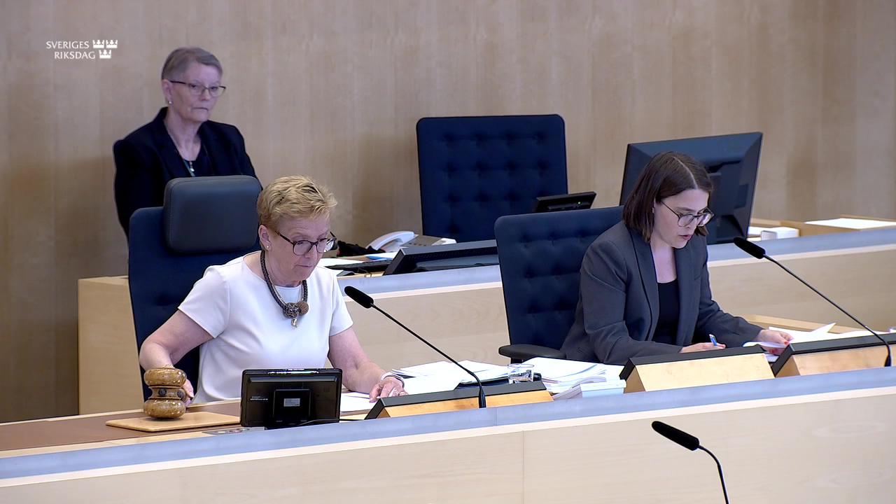 Stillbild från debatten i kammaren