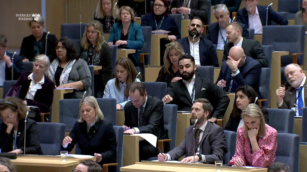 Stillbild från debatten i kammaren