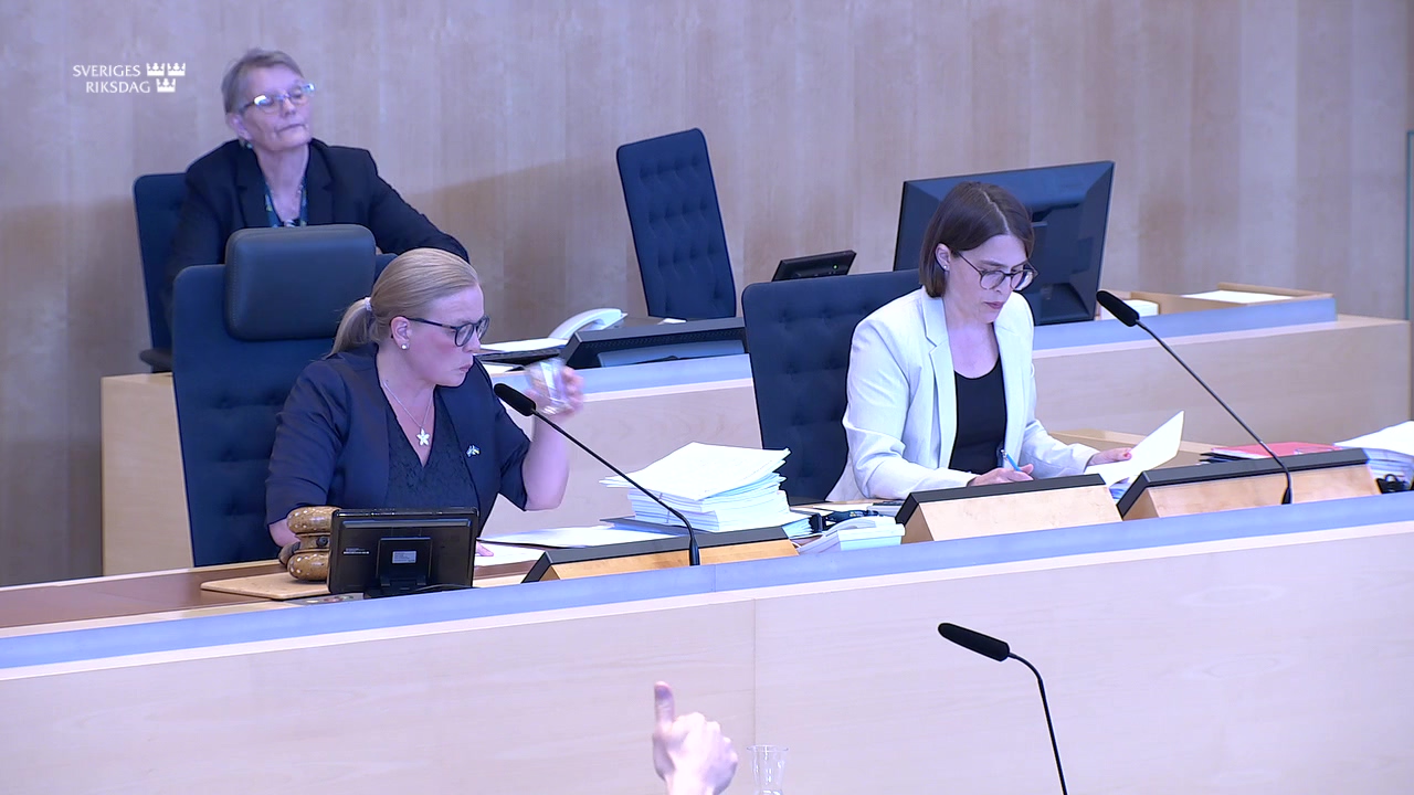 Stillbild från debatten i kammaren