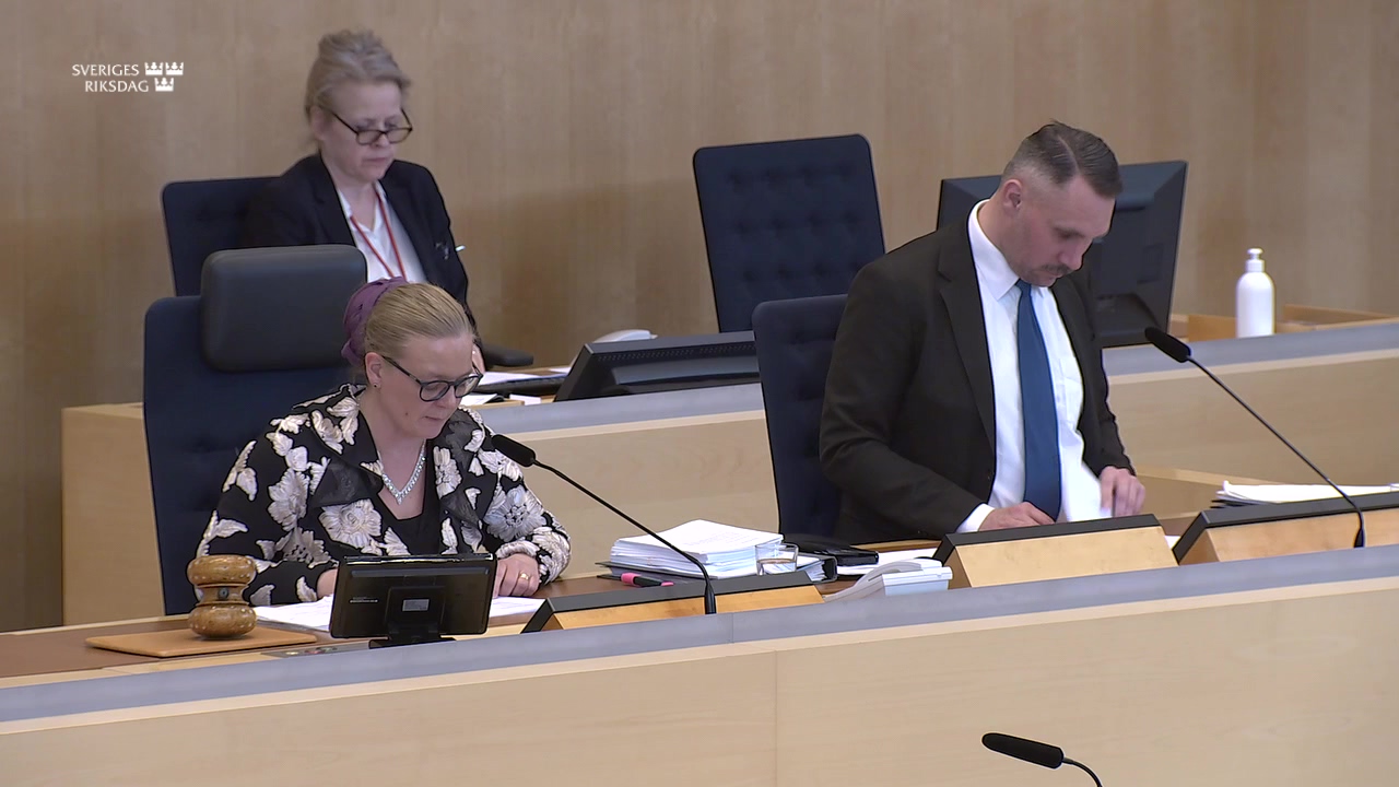 Stillbild från debatten i kammaren