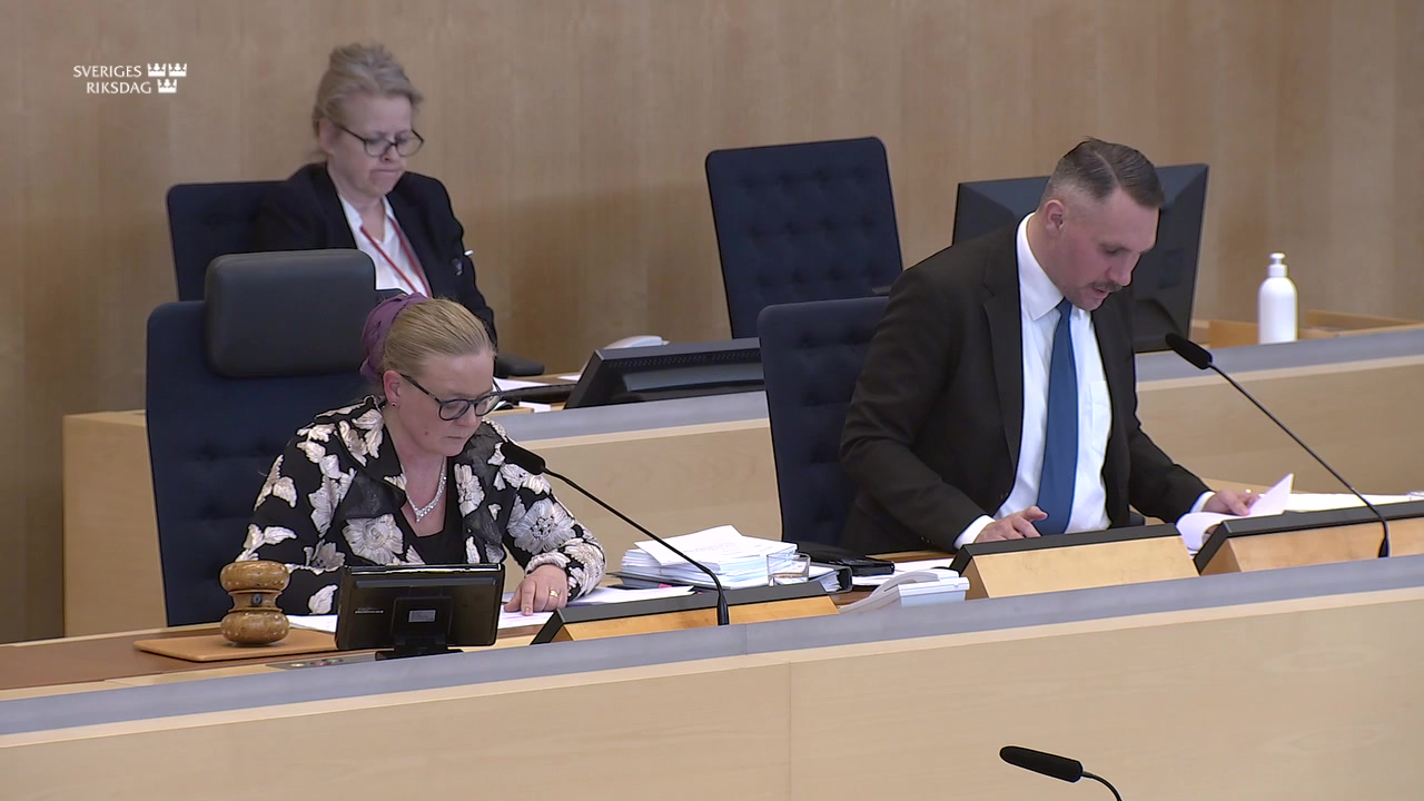 Stillbild från debatten i kammaren