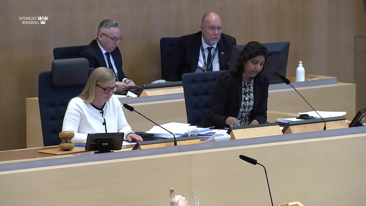 Stillbild från debatten i kammaren