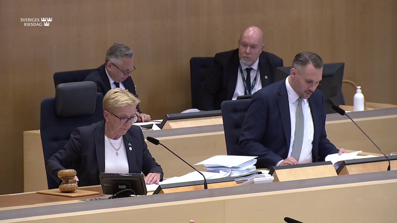 Stillbild från debatten i kammaren