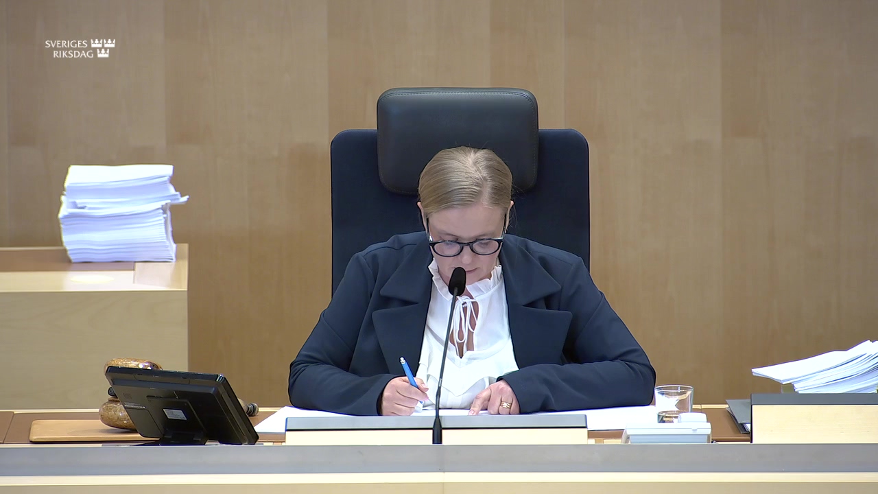 Stillbild från debatten i kammaren