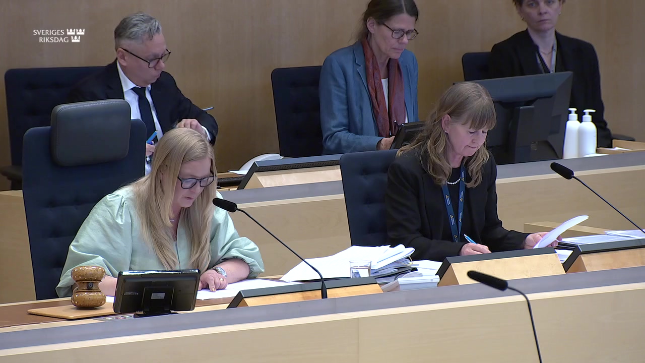 Stillbild från debatten i kammaren